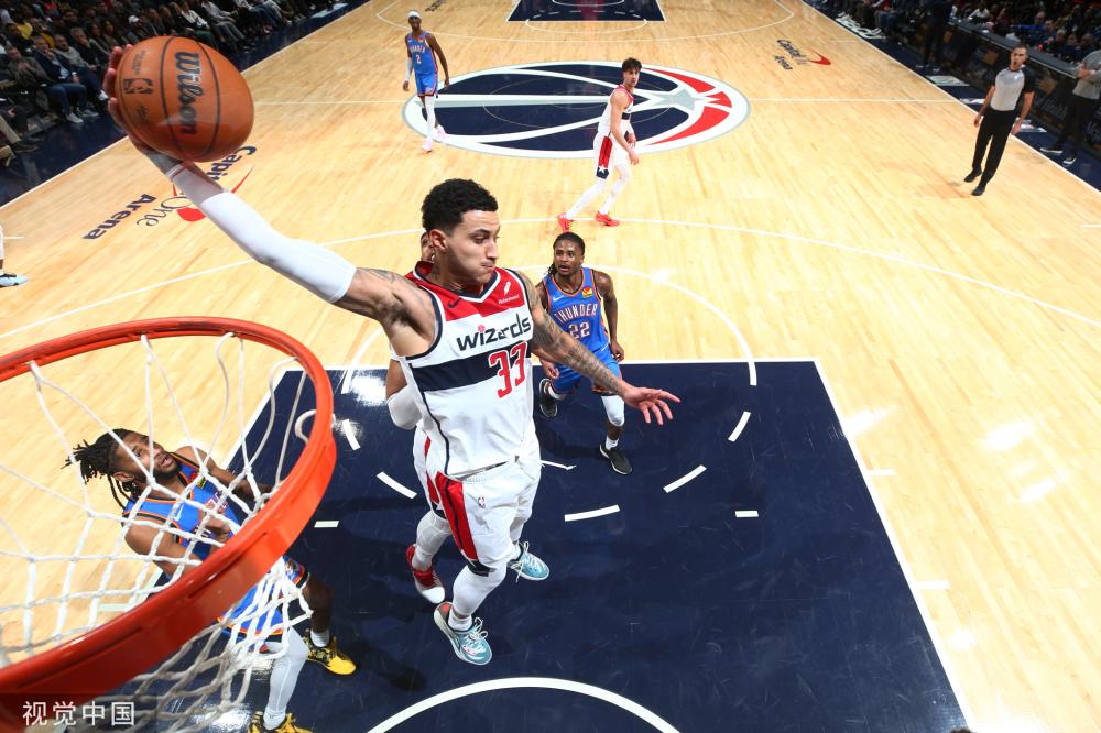 富有争议的 富有争议的